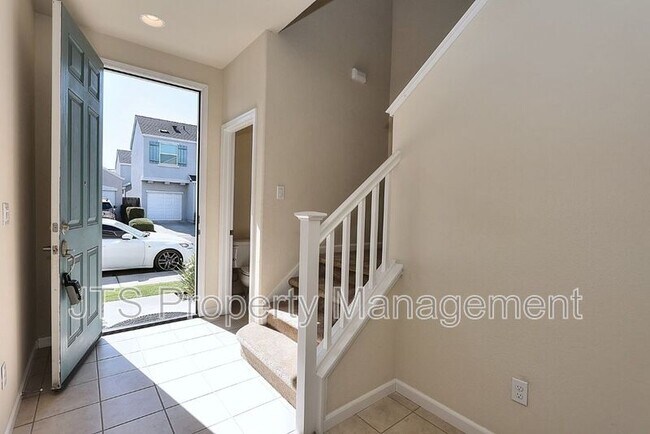 Photo - 2488 Ben Ali Wy