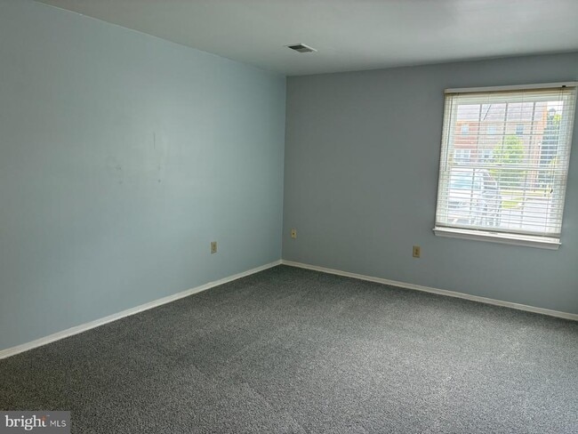 Building Photo - 534 Pangborn Blvd Unit A1