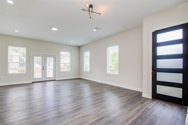 Photo - 4916 Sunbeam St