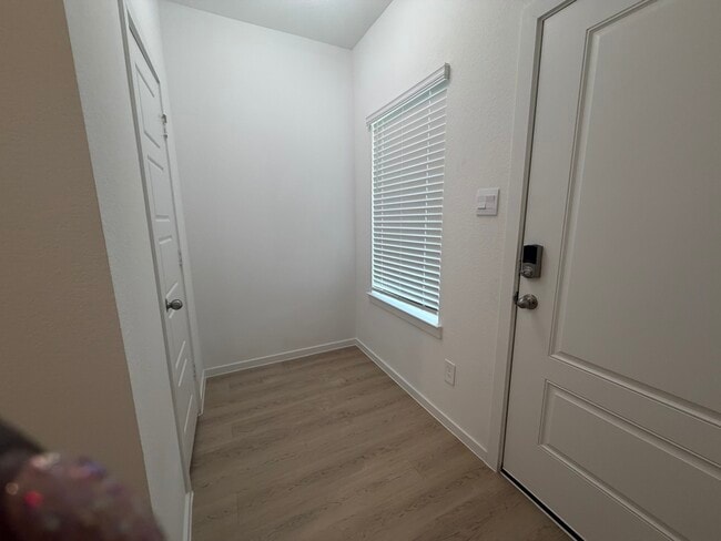 Photo - 407 Robin Ct