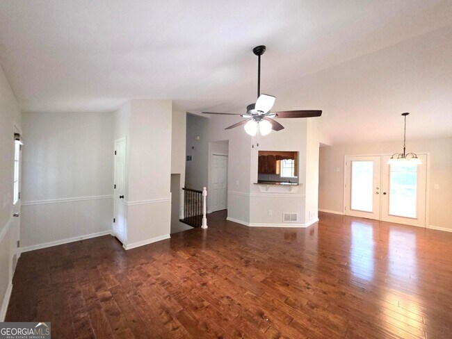 Photo - 570 Remington Ln