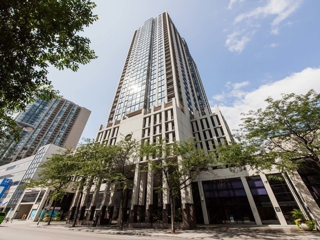 Building Photo - 1122 N Clark St Unit 1203