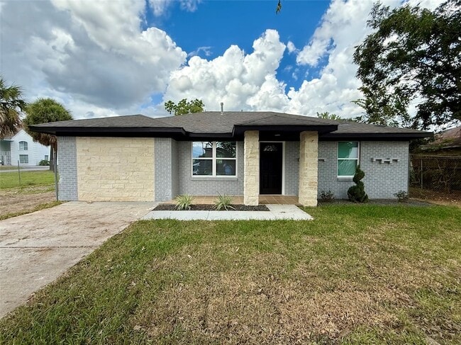 Building Photo - 2630 De Soto St