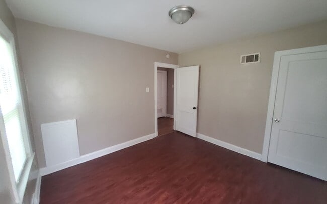 Photo - 947 Parkhaven Ln