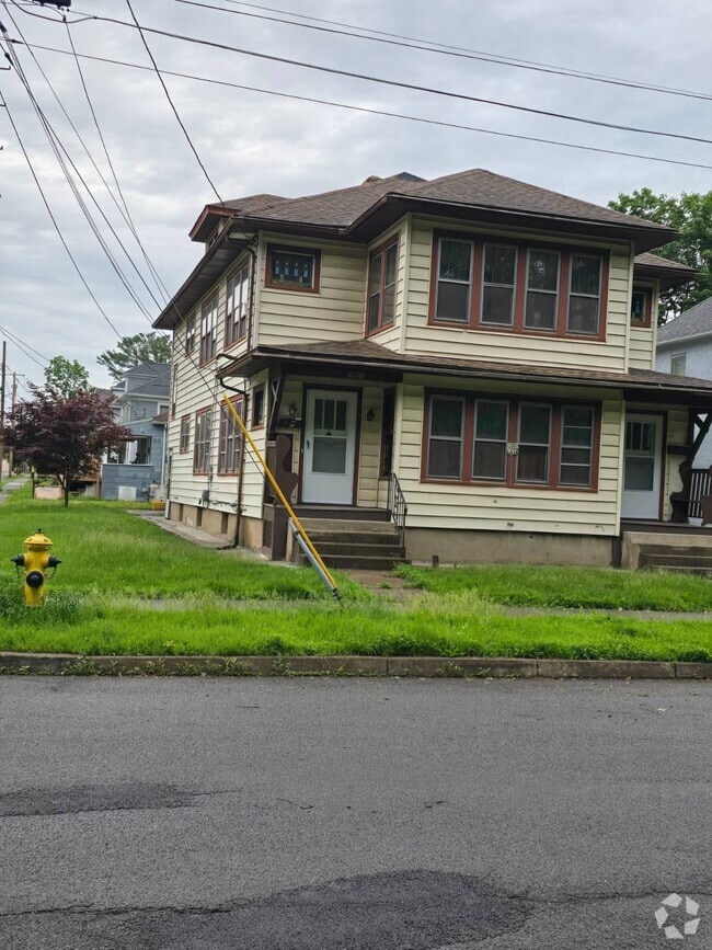 Building Photo - 1901 Riverview Dr Rental