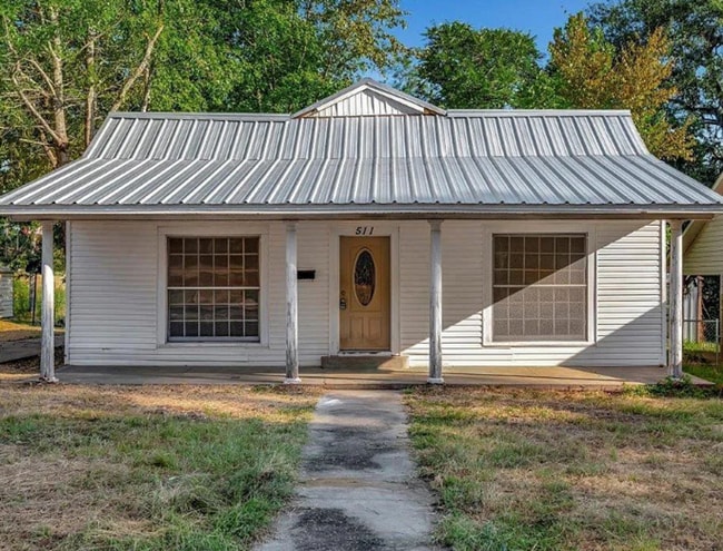 Building Photo - Cute 3 Bedroom 2 Bathroom Home! Available Now