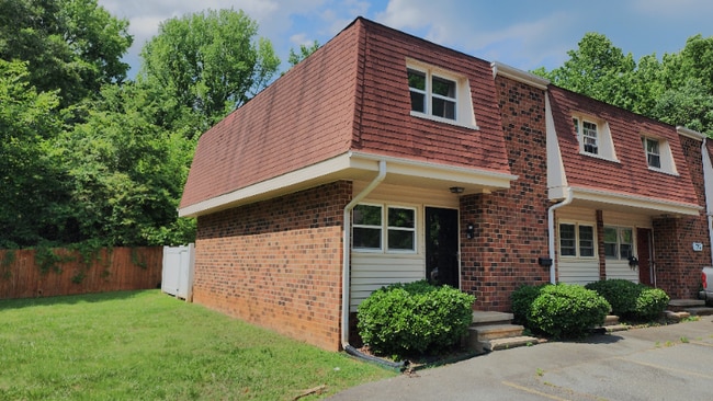 Building Photo - 716 Shawnee Dr Rental