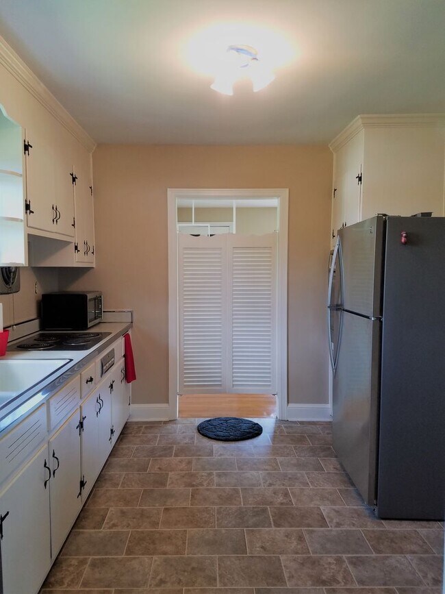 Brick ranch in Colonial Heights for rent. Rental For Rent in Colonial