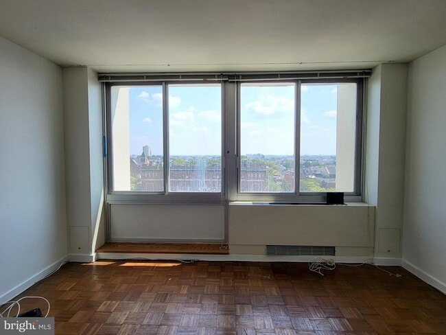 Building Photo - 604-36 S Washington Square Unit 913 Rental