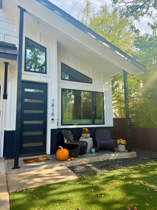 Photo - 1818 Waterston Ave