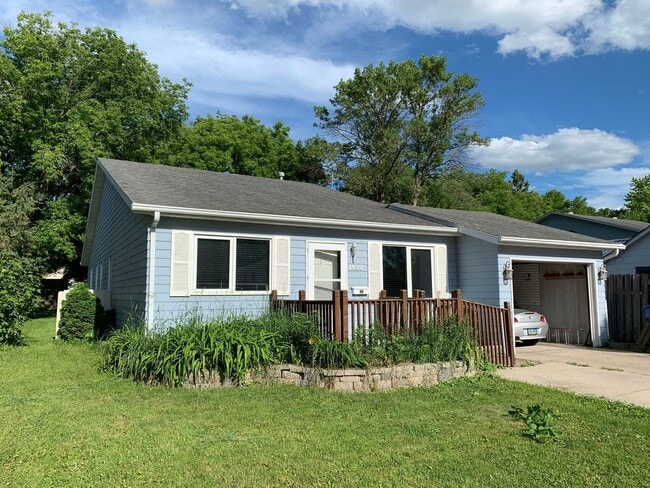 3 Bed, 2 Bath Home in North Fargo with a F... - 3 Bed, 2 Bath Home in North Fargo with a F...