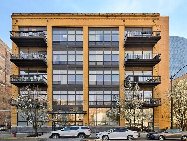 Building with Underneath Parking - 23 N Green St Unit 23 N Green St, #306