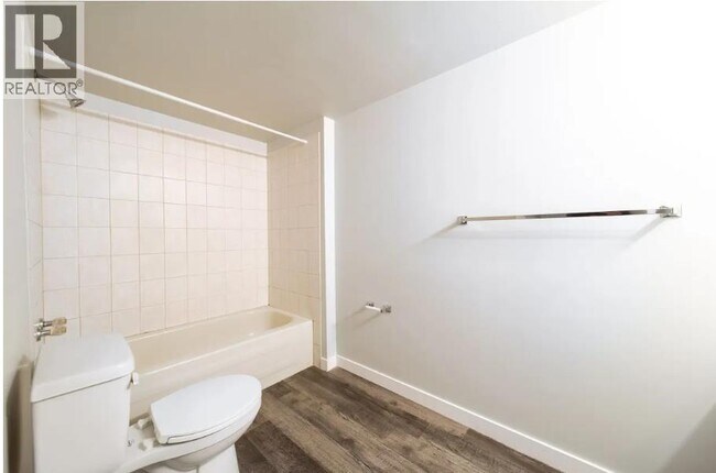 Photo - 32 Holmes St