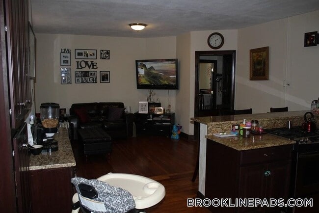Photo - 20 Winchester St Unit 4