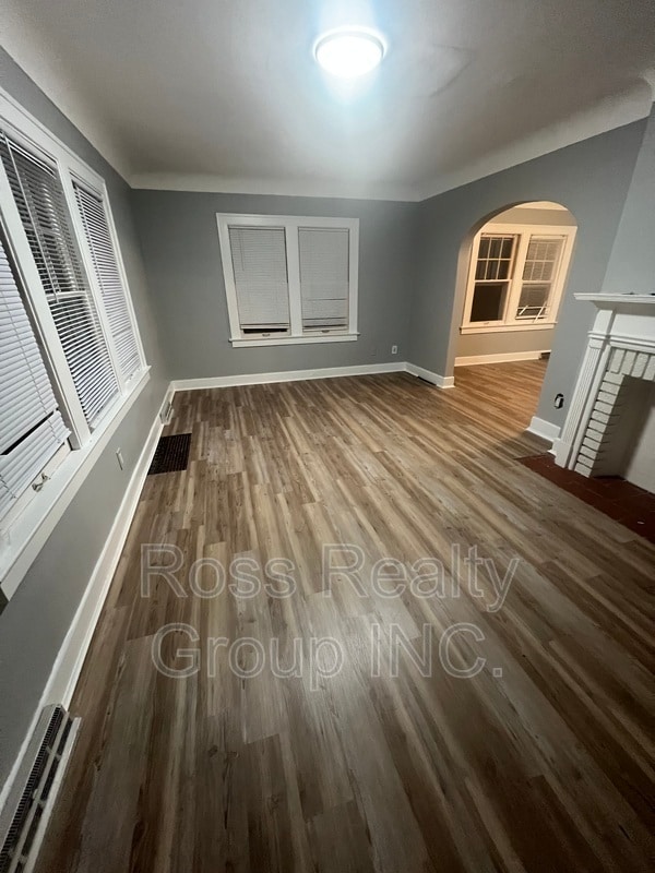 Photo - 2006 Wyndhurst Rd