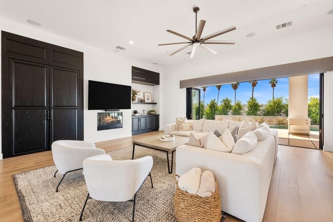 Photo - 49636 Constitution Dr