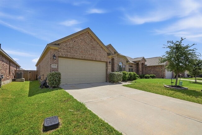 4305 E Bayou Maison Cir