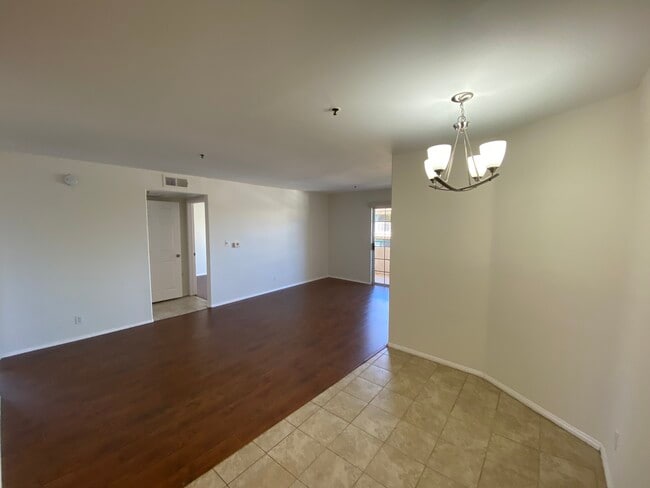 Building Photo - 3861 Vinton Ave Unit 302