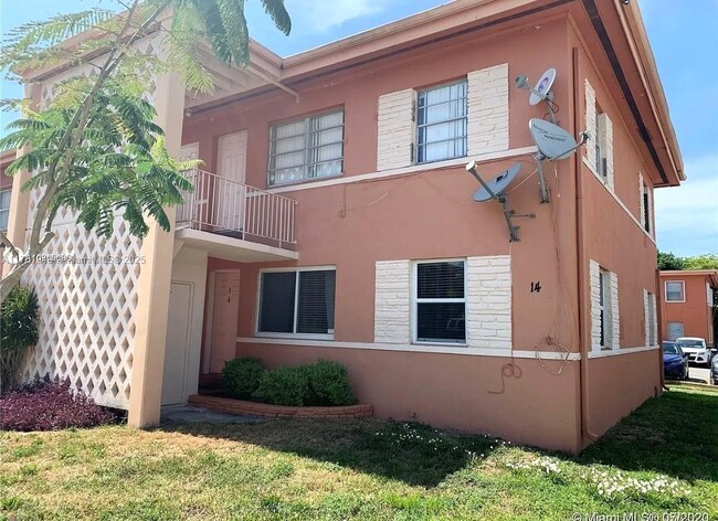 Building Photo - 3401 SW 11th St Unit 14-1A Rental