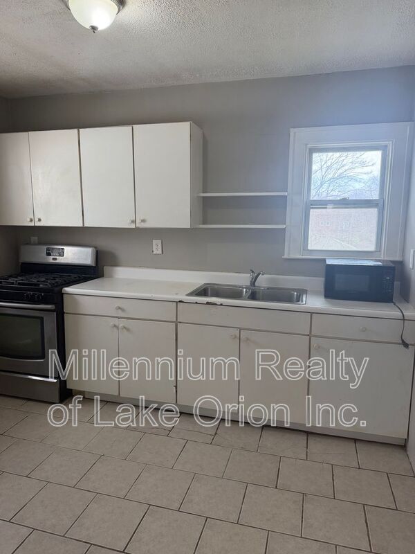 Building Photo - 140 Summit St Unit #2