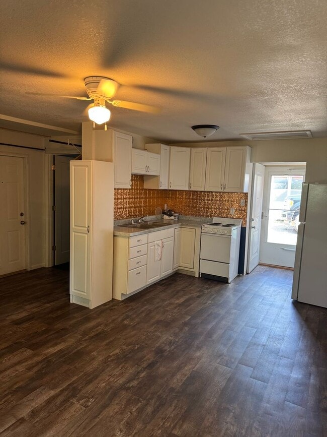 Photo - 713 1/2 S 6th Street