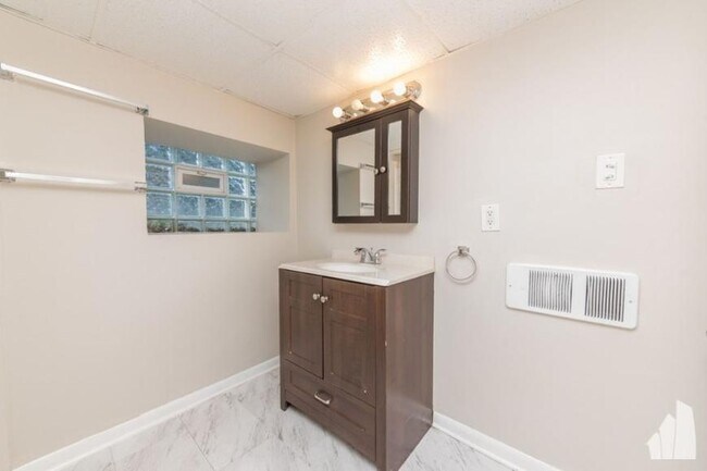Photo - 1 bedroom in Chicago IL 60618 Unit BE