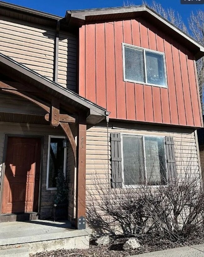 Photo - 3 bed 1.5 bath IMMACULATE END-UNIT Townhome in the Meadows