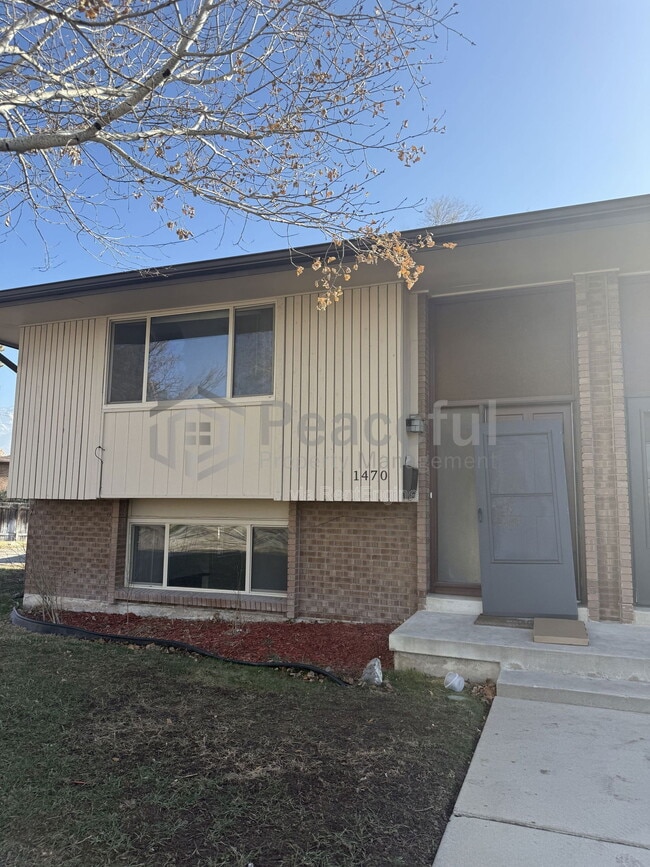 Building Photo - 1470 Brooklane Cir S