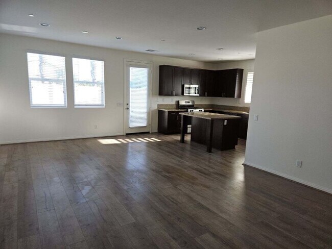 Photo - 3 bed, 2 1/2 bath home in Los Agaves Community!