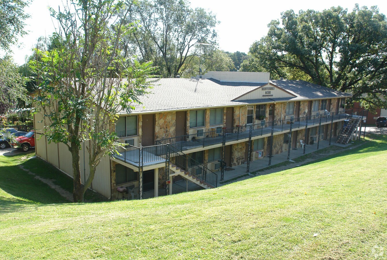 Stonebrook - Stonebrook Apartments