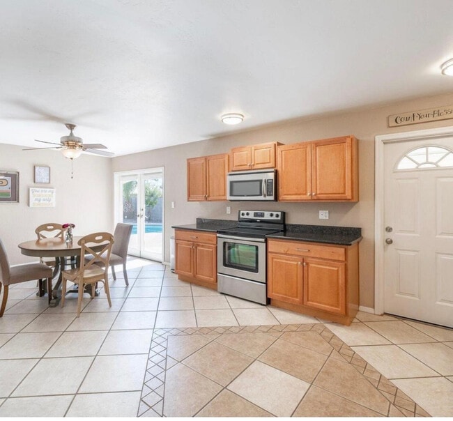 Photo - 2046 E Yale Dr