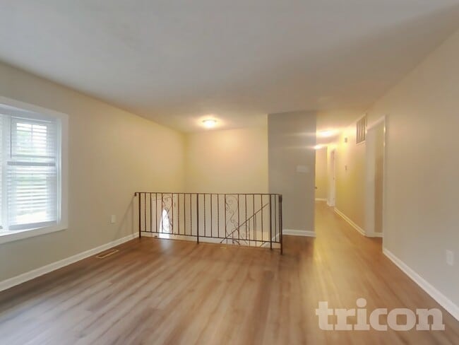 1350 Redwood Cir