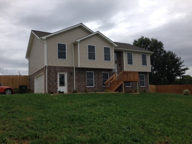 Building Photo - Nice, large home now for lease