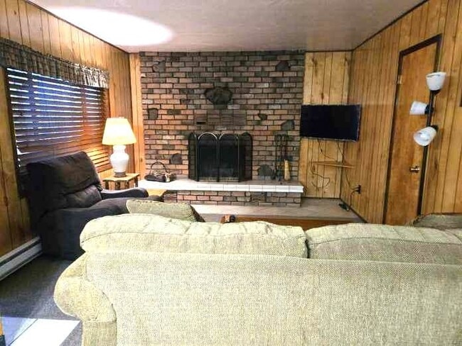 Photo - 165 E White Mountain Blvd