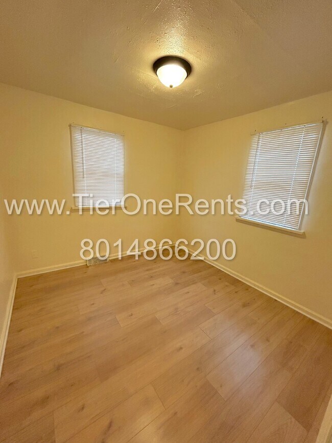 Photo - Move-in special: $500 off First months rent