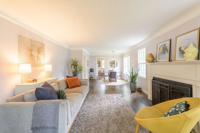 Building Photo - Lovely 3 Bedroom Home in Minneapolis