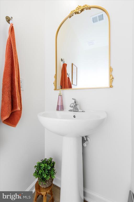 Photo - 18 Needle Ct