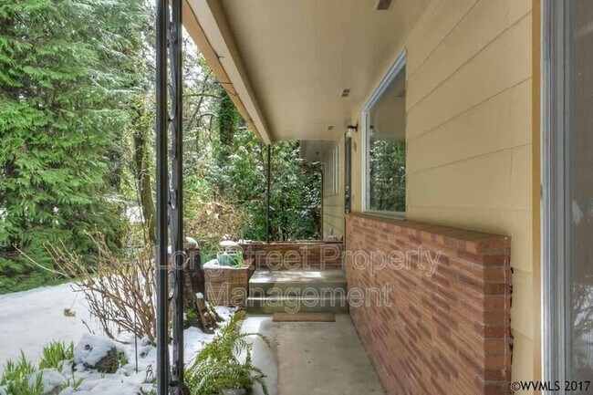 Photo - 2910 NW Miller Ln