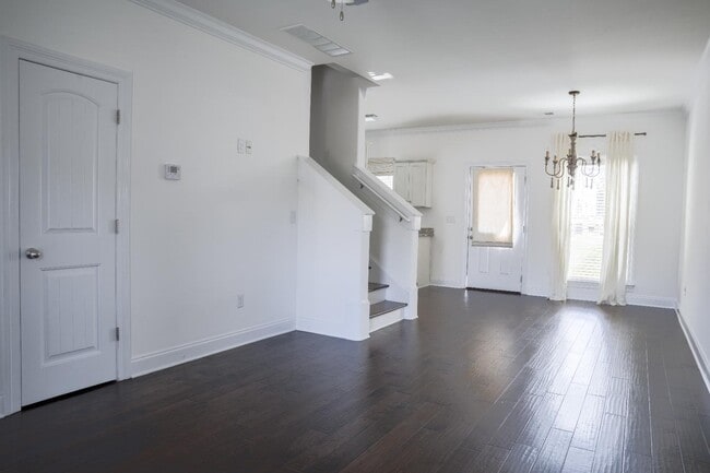 446 Walker Cir