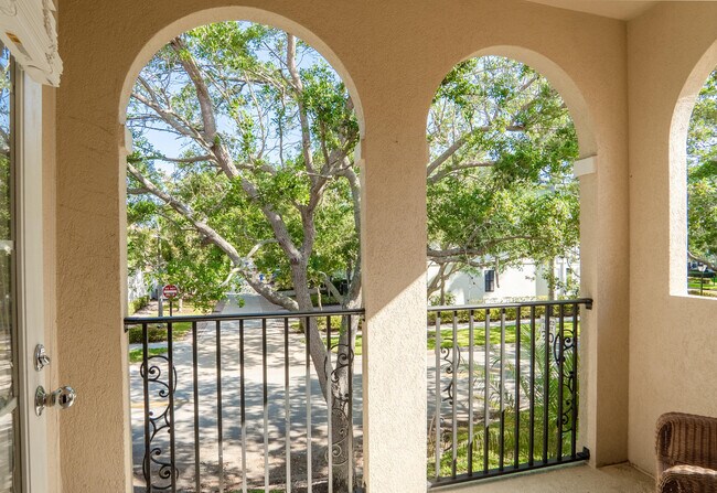 Photo - 186 Soriano Dr