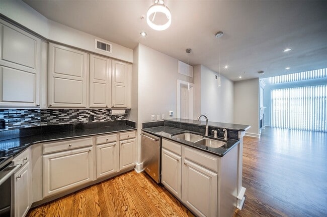 Photo - 3333 Darcy St Unit 2209