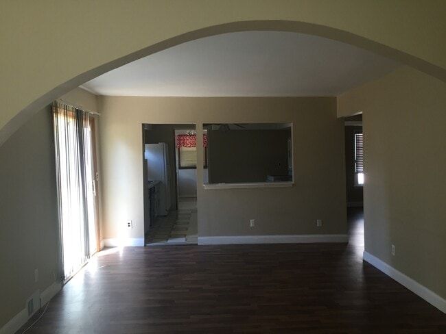 Photo - 2 bedroom 1 bath freshly painted in Redford