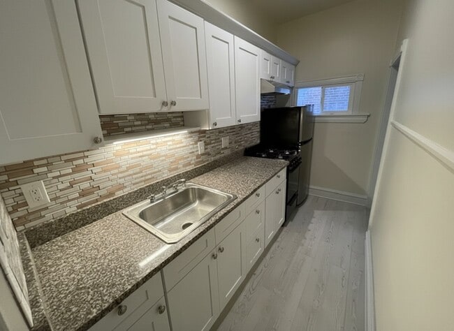 Photo - 1625 Dyre St Unit A