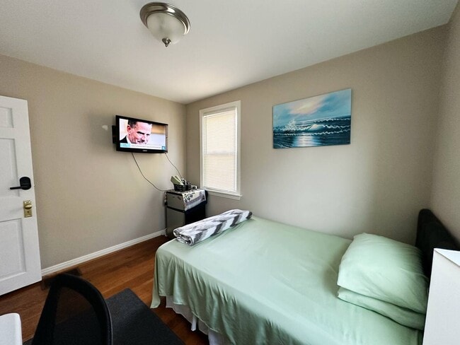 Building Photo - 4004 Matson Ave Unit 2