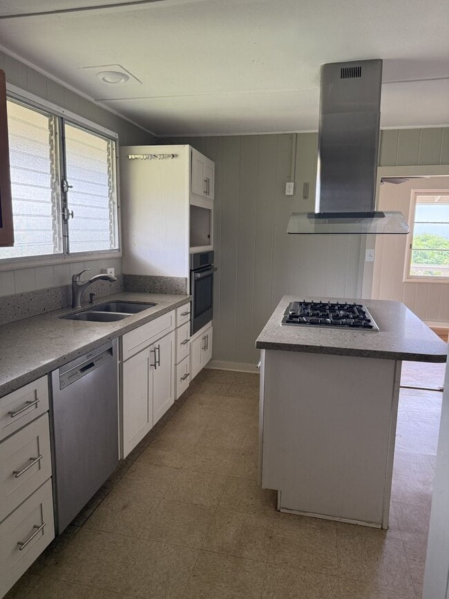 Photo - 2 bed 1 bath, 1 studio for $4,100.00/mo with beautiful view of Diamond Head. DONT MISS OUT!