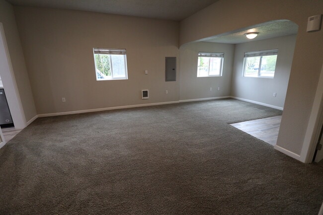 Photo - 625 25th St SE