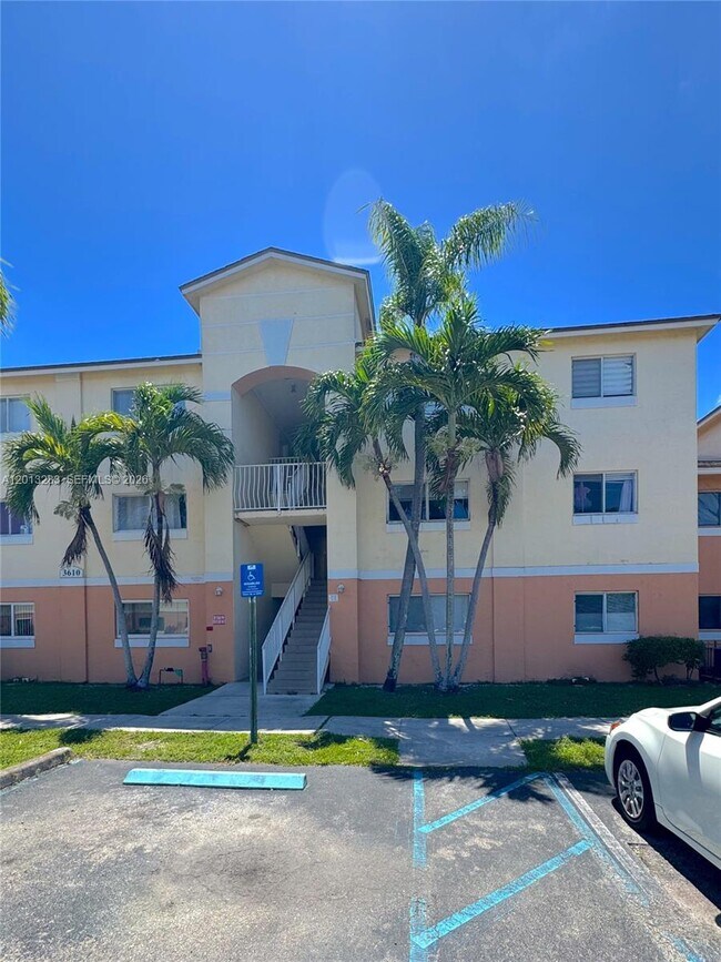 Building Photo - 3610 N 56th Ave Unit 218