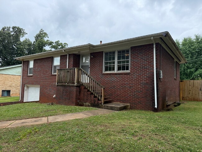 Building Photo - 3206 Bayless Dr SW