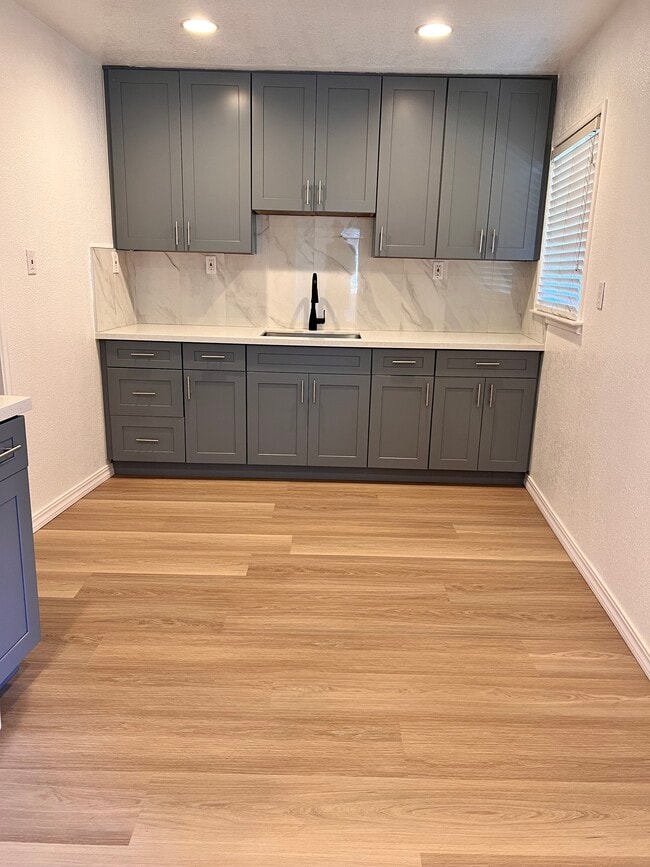 Building Photo - 144 San Lorenzo Ave Unit 1