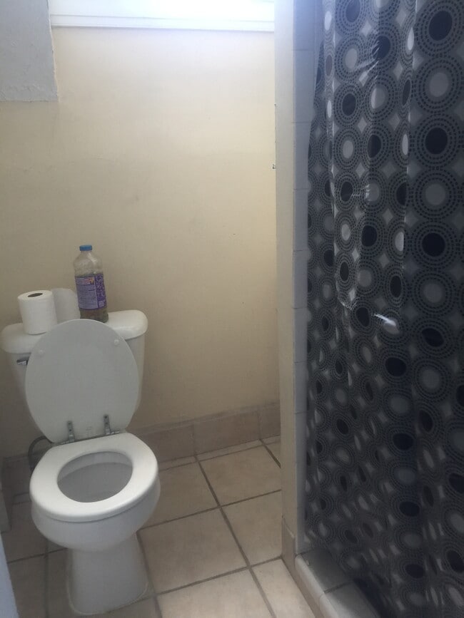 Bathroom - 112 Lyon St Unit 3